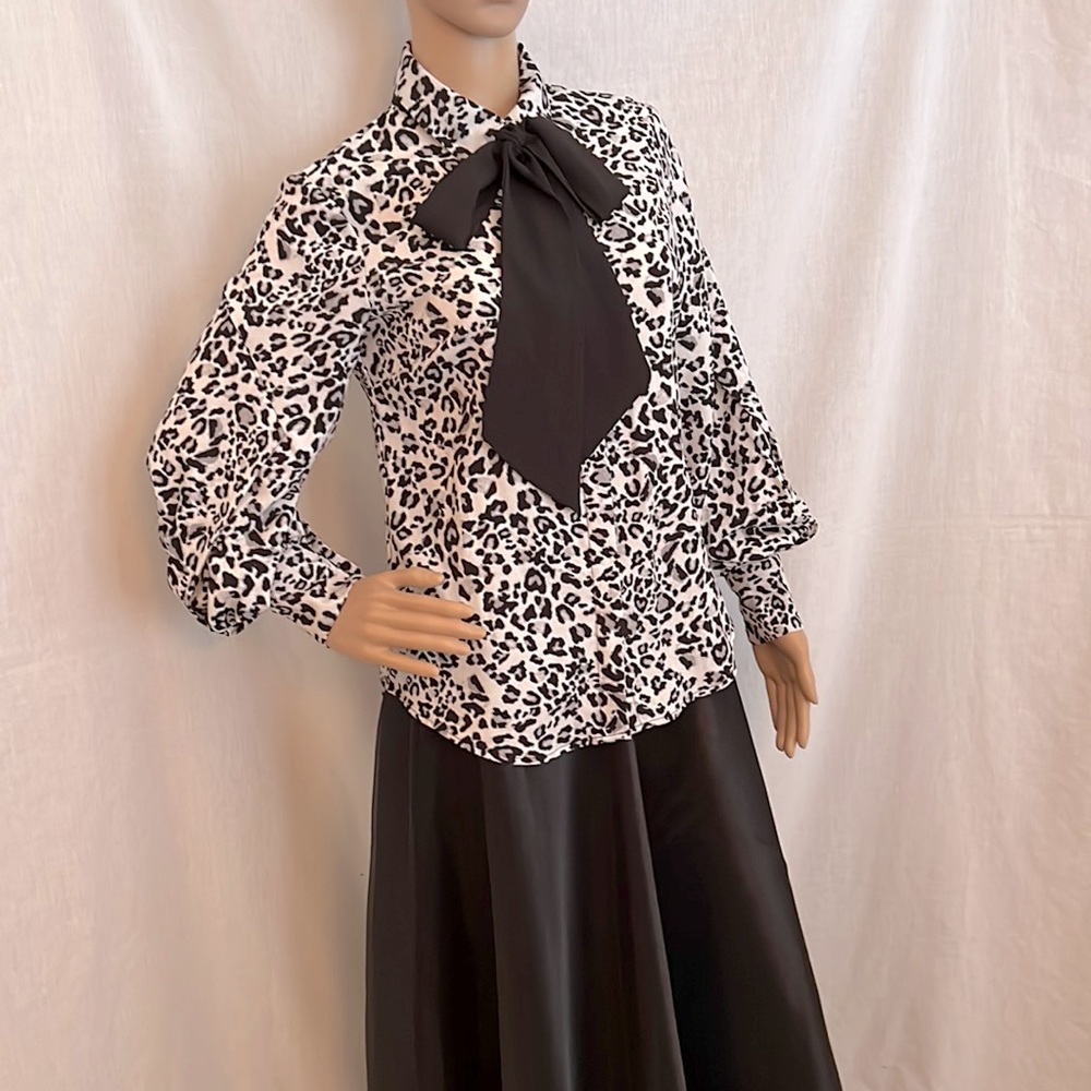 Bow tie blouse in animal print
